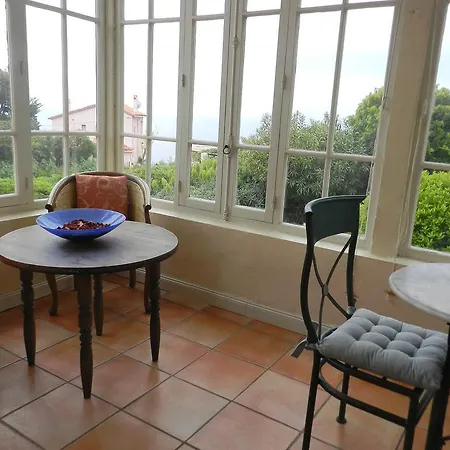 Maison Les Camélias Hébergement de vacances *