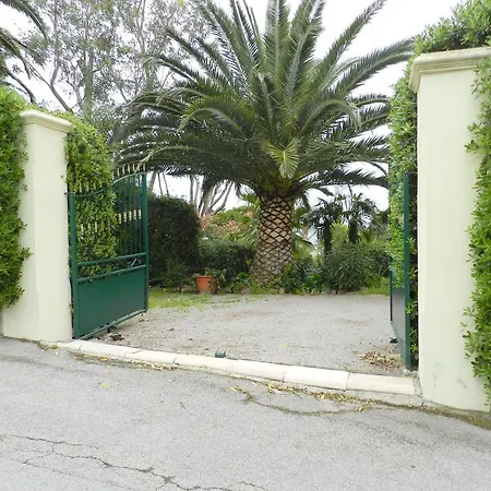 Maison Les Camélias Hébergement de vacances Le Trayas